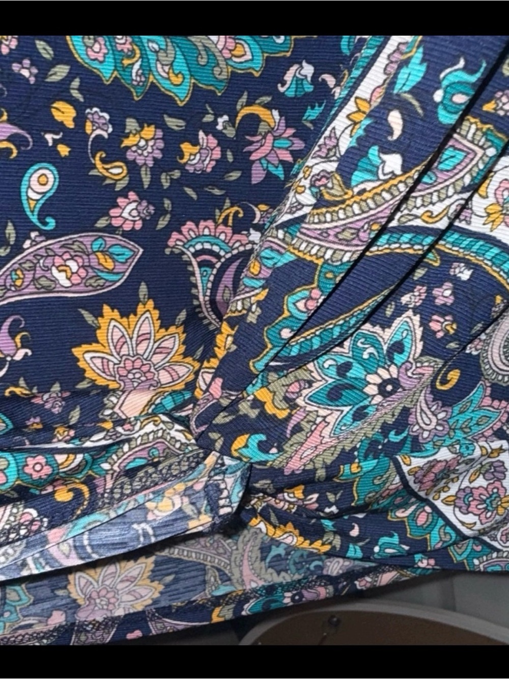 Bundle/ Plus size Set of two NWT Size 3X blouses Black Tahari & Blue Naïf Paisly - Picture 13 of 16